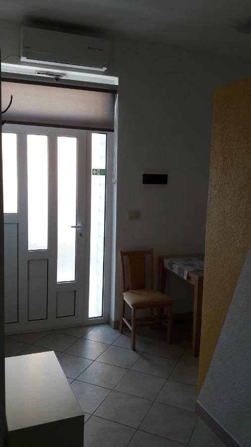 Studio Apartman Latica Split Exterior foto